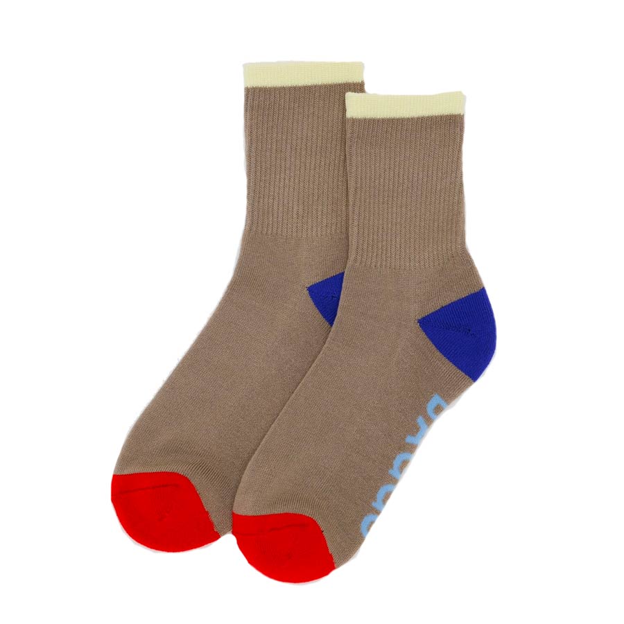 Baggu-chaussettes-cotelees-multicolore-beige-rouge-Atelier-Kumo