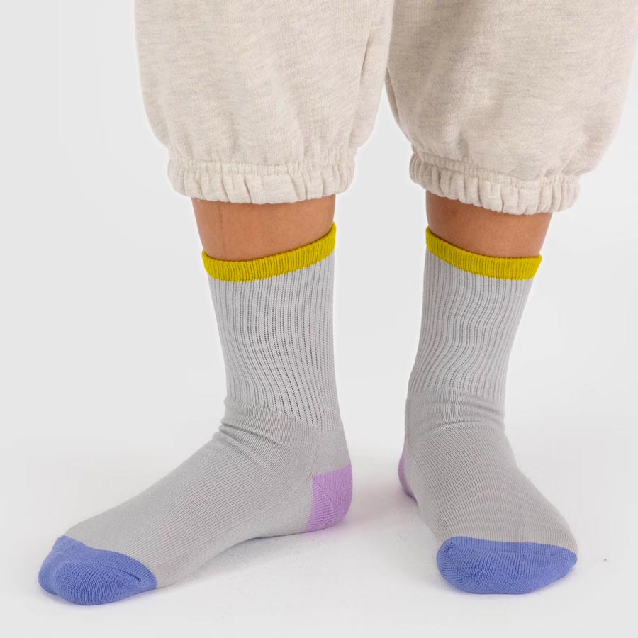 Baggu-chaussettes-cotelees-multicolore-gris-jaune-violet-bleu-durable-Atelier-Kumo