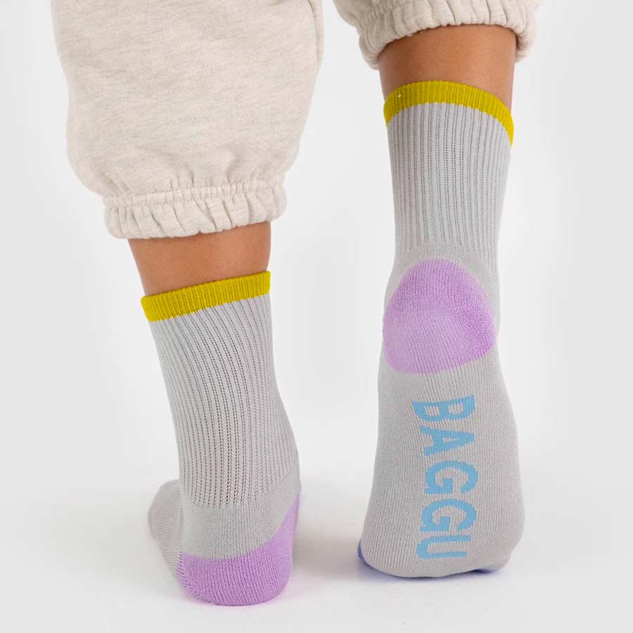 Baggu-chaussettes-cotelees-multicolore-gris-jaune-violet-bleu-mode-Atelier-Kumo