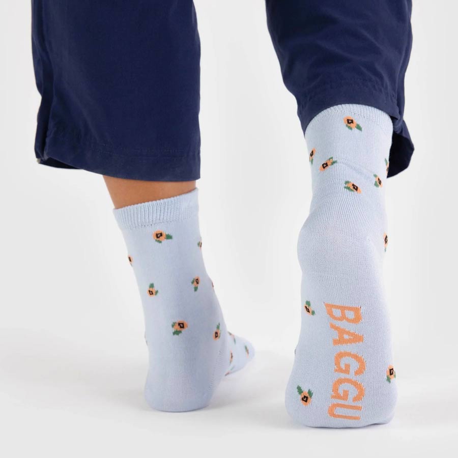 Baggu-chaussettes-crew-bleu-rosette-doux-Atelier-Kumo