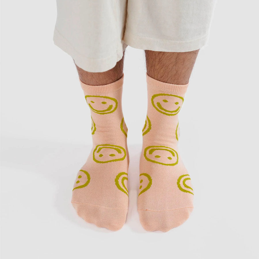 Baggu-chaussettes-crew-rose-clair-saumon-happy-smileys-smile-Atelier-Kumo