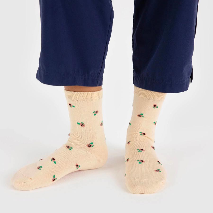 Baggu-chaussettes-crew-rosette-creme-mode-Atelier-Kumo