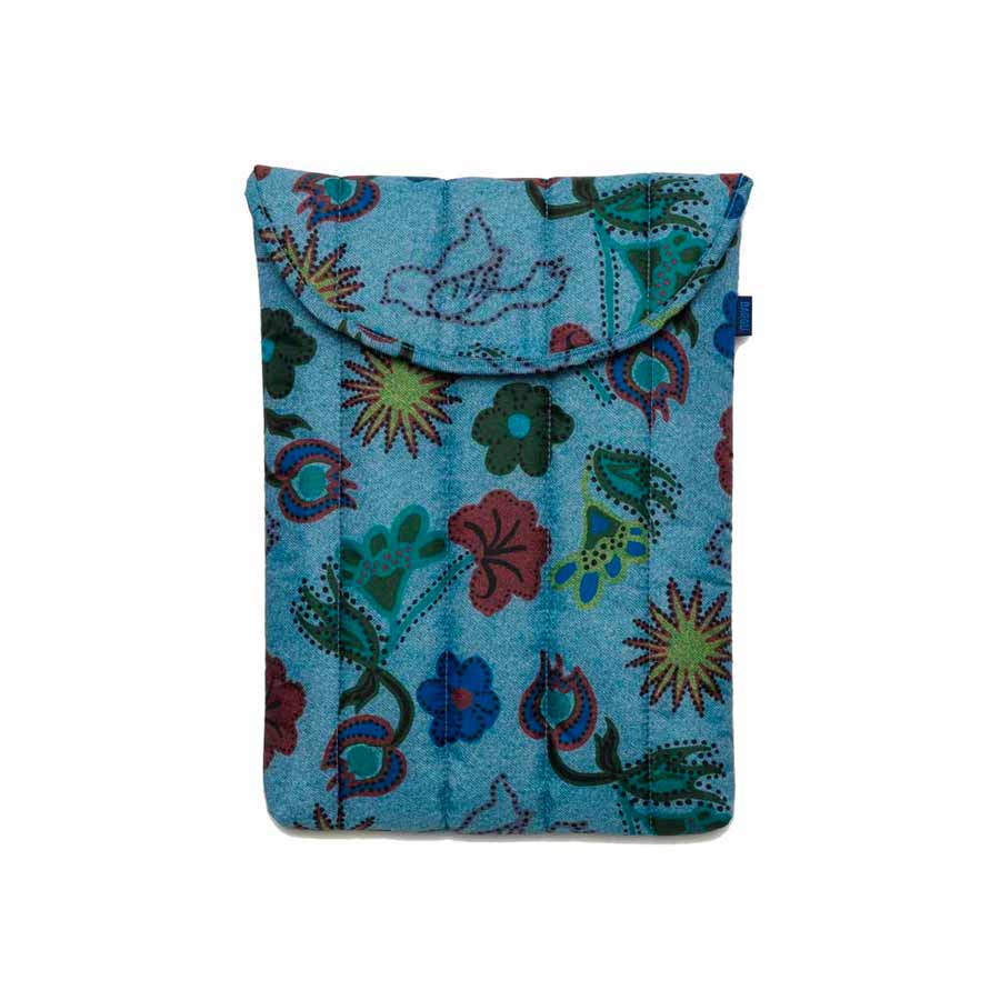 Baggu-housse-ordinateur-bleu-digital-denim-birds-oiseaux-moelleux-puffy-13-pouces-mac-lavable-en-machine-nylon-recycle-Atelier-Kumo