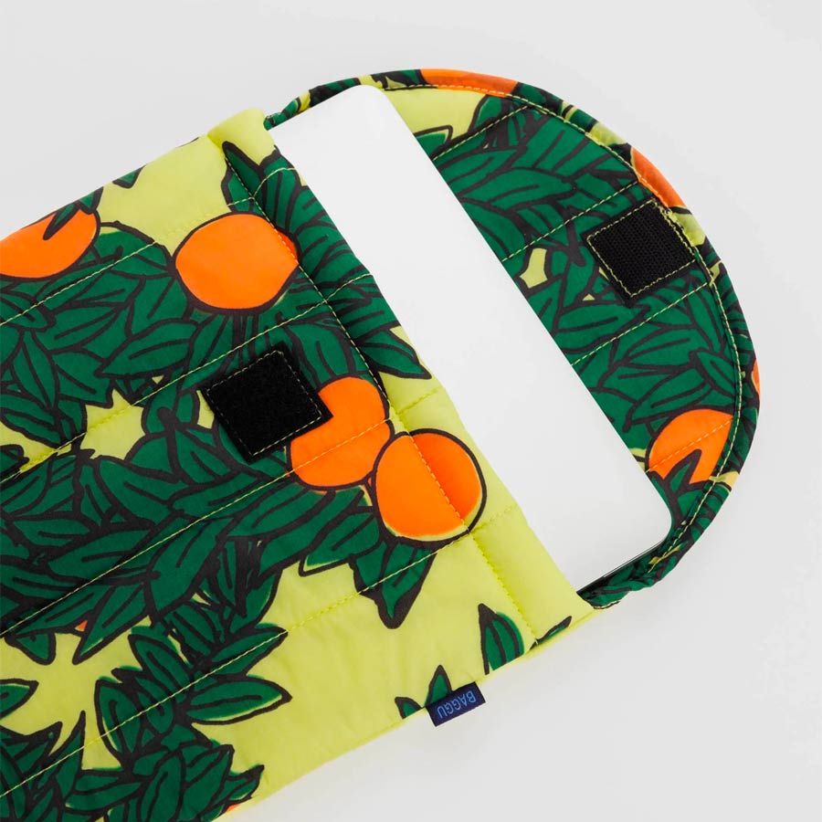 Baggu-housse-ordinateur-vert-jaune-orange-tree-yellow-arbre-moelleux-puffy-13-pouces-mac-Atelier-Kumo