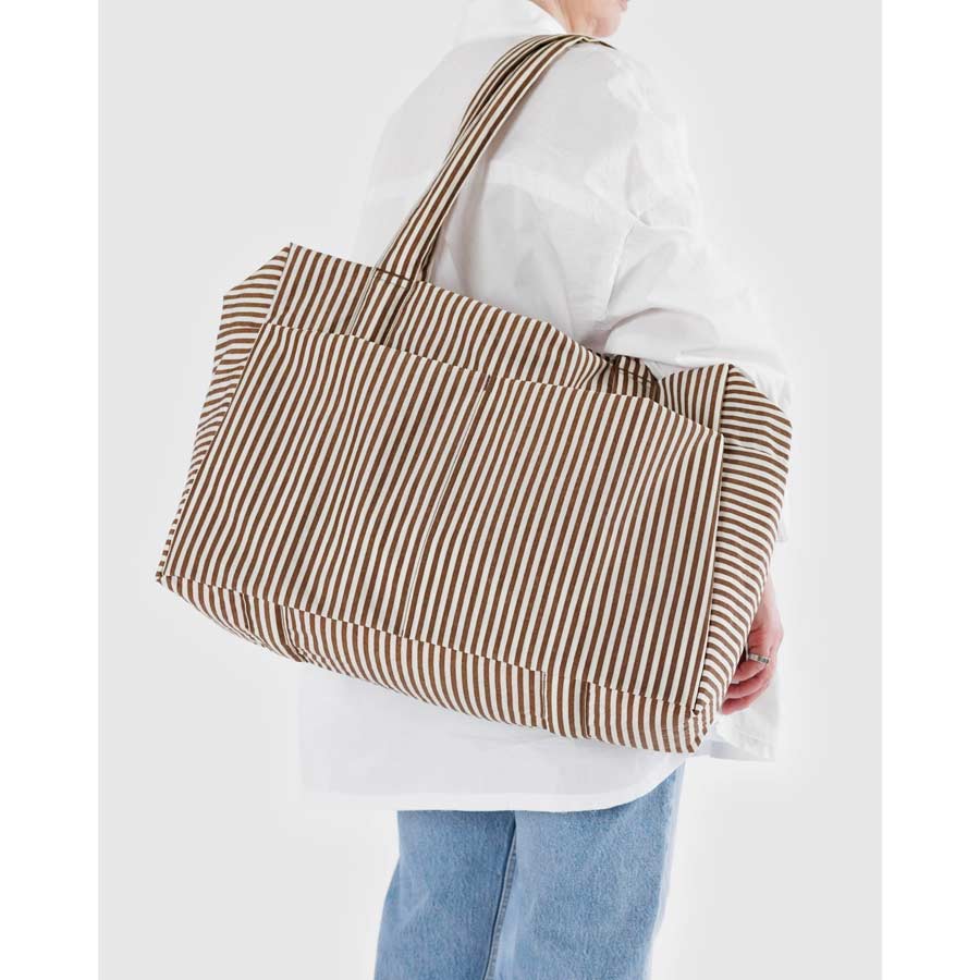 Baggu-sac-de-voyage-cloud-carry-on-brown-stripe-rayures-marron-mode-Atelier-Kumo