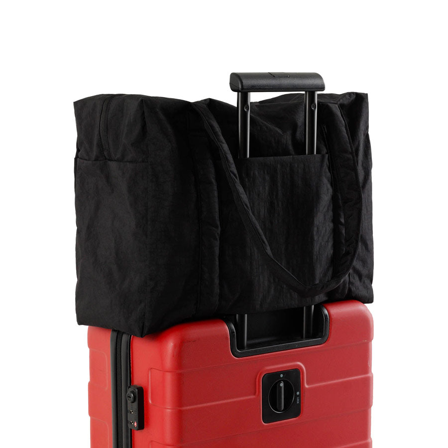 Baggu-sac-de-voyage-cloud-carry-on-noir-valise-bagage-Atelier-Kumo