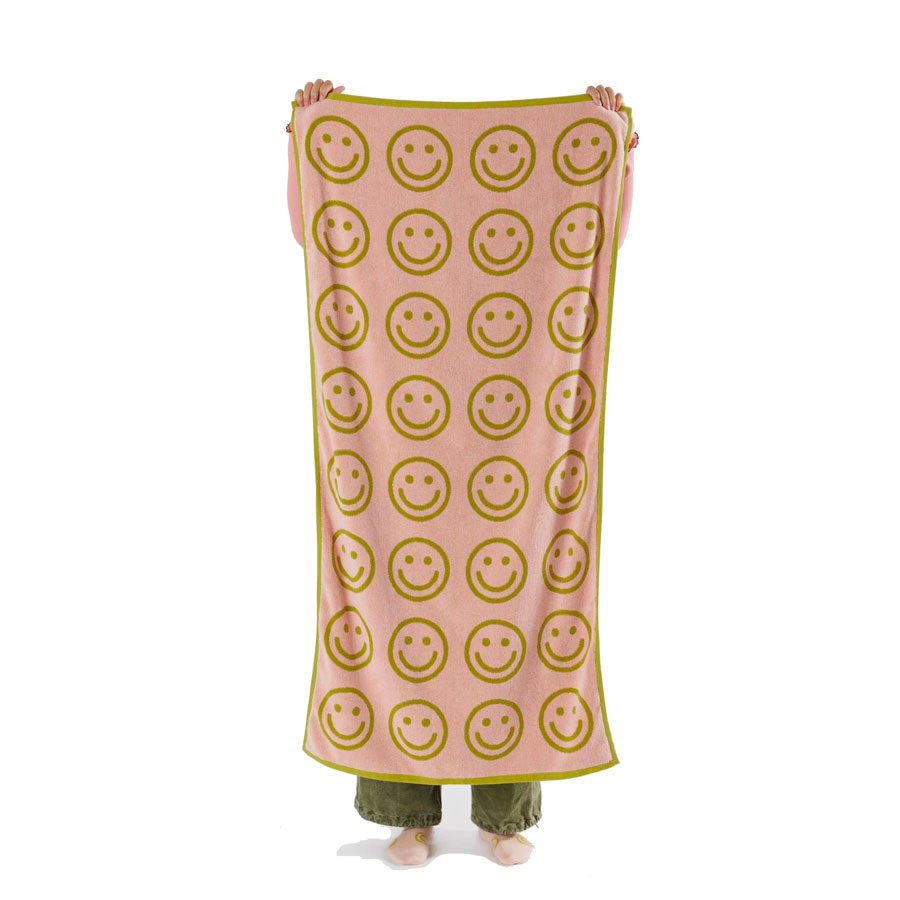 Baggu-serviette-de-bain-happy-ochre-smileys-vert-rose-Atelier-Kumo