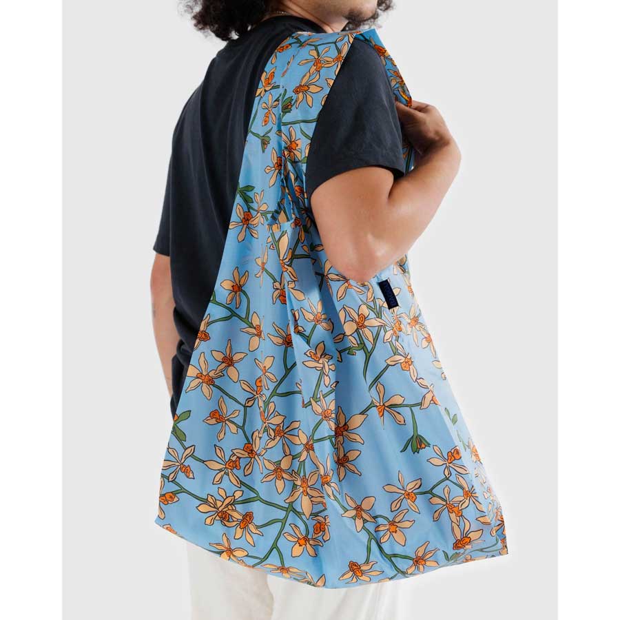 Baggu-tote-bag-grand-bleu-fleurs-orchid-lavable-en-machine-Atelier-Kumo