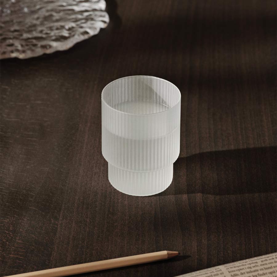 Ferm-Living-verres-givre-ripples-ensemble-de-4-Atelier-Kumo