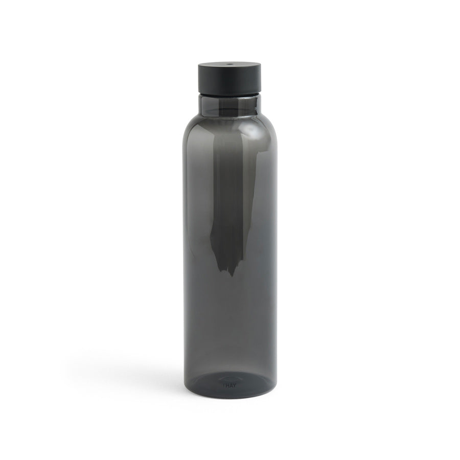 Hay-bouteille-eau-miz-gourde-noir-charbon-grand-par-naoto-fukasawa-Atelier-Kumo