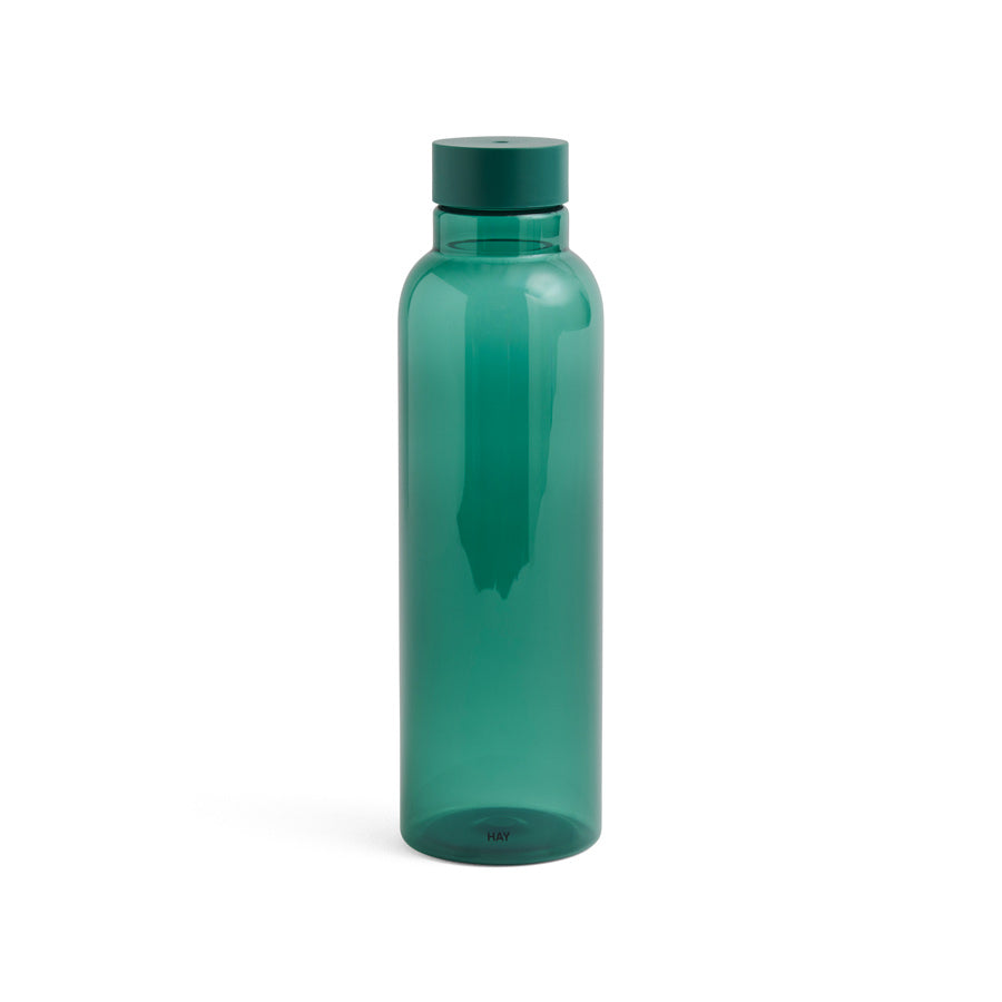 Hay-bouteille-eau-miz-gourde-vert-fonce-grand-par-naoto-fukasawa-Atelier-Kumo