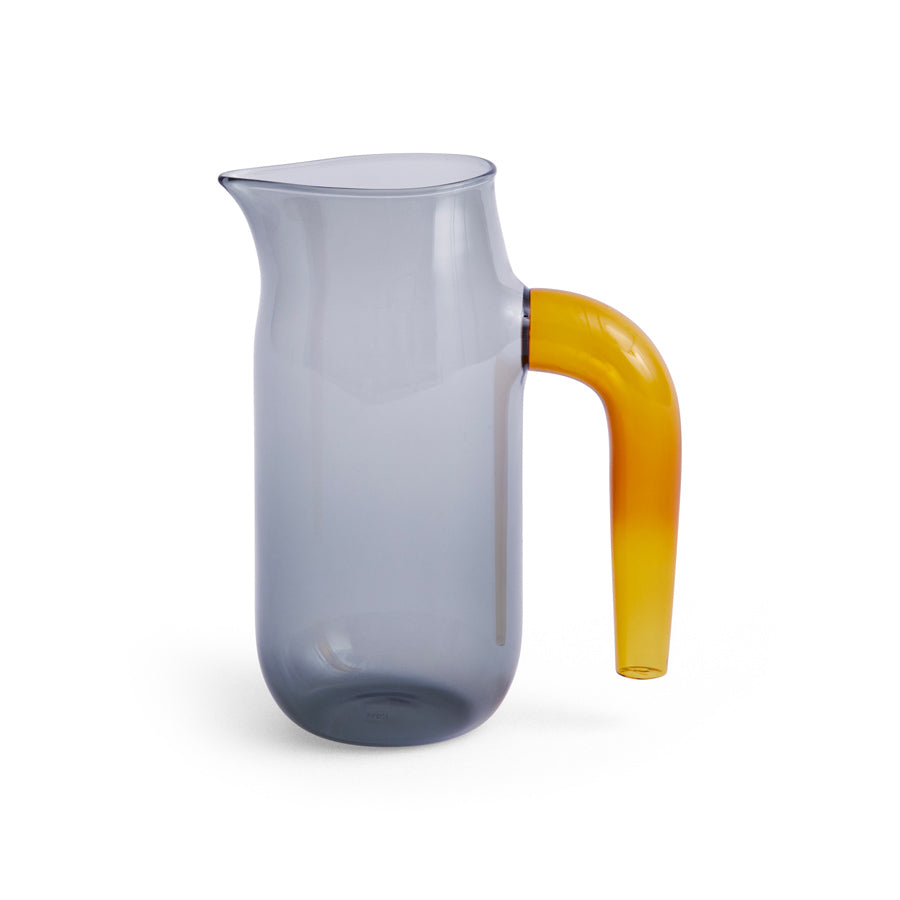 Hay-carafe-jug-l-gris-avec-anse-jaune-verre-borosilicate-jochen-holz-Atelier-Kumo