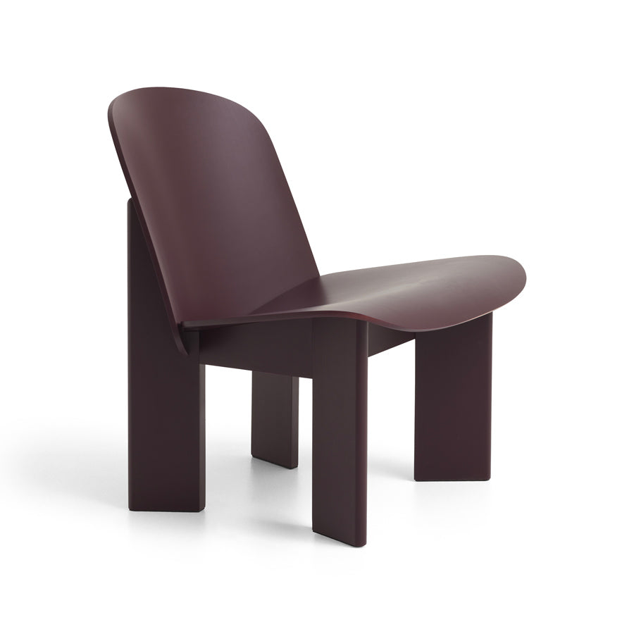 Hay-fauteuil-chisel-lounge-en-bois-hetre-laque-bordeaux-fonce-andreas-bergsaker-Atelier-Kumo