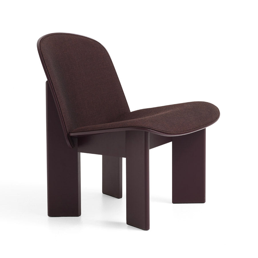 Hay-fauteuil-chisel-lounge-en-bois-hetre-rembourrage-laque-eau-bordeaux-fonce-andreas-bergsaker-design-Atelier-Kumo