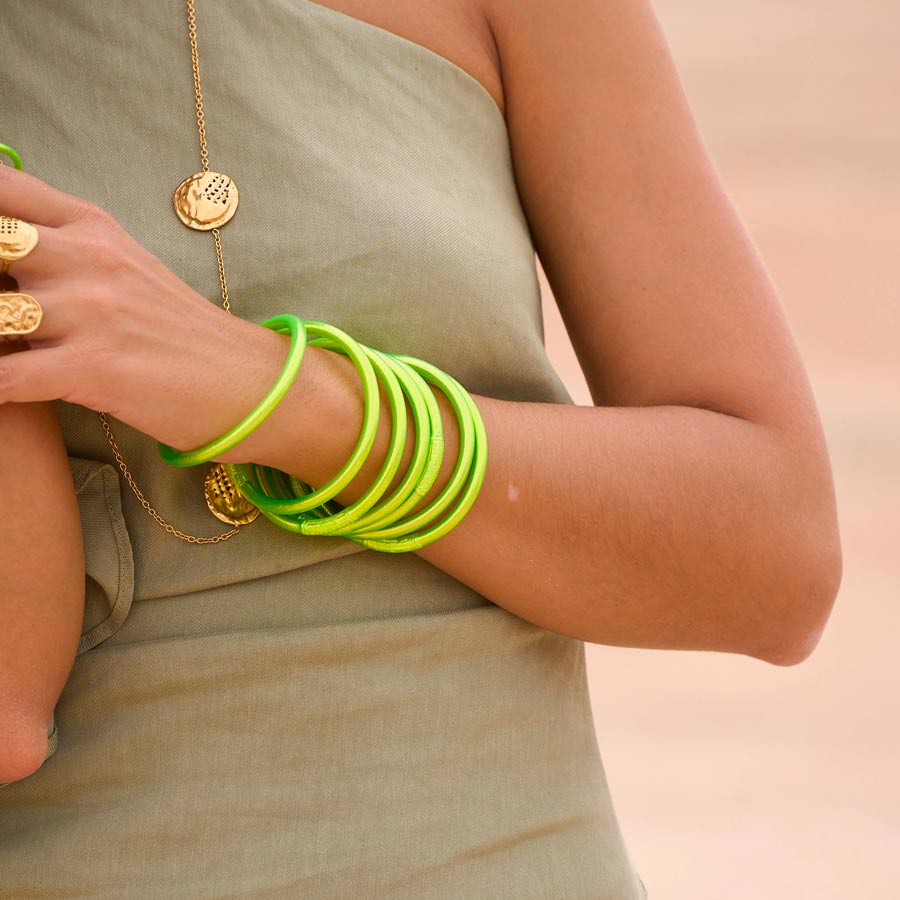 Ikita-bijoux-bracelet-bouddhiste-jaune-fluo-epais-Atelier-Kumo