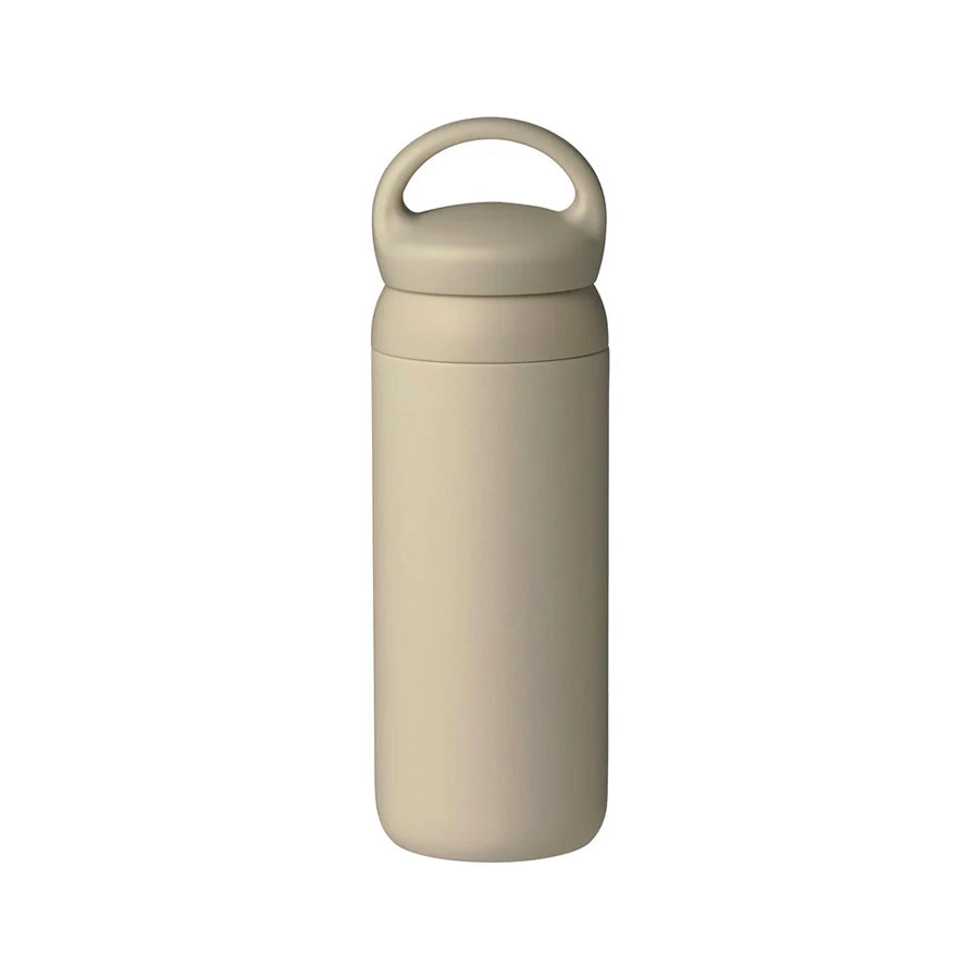 Kinto-thermos-beige-sable-day-off-tumbler-500-ml-bouchon-poignee-Atelier-Kumo