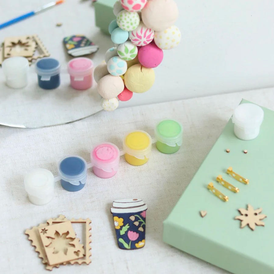 La-Petite-Epicerie-diy-bijouterie-mes-broches-en-bois-a-peindre-couleur-Atelier-Kumo