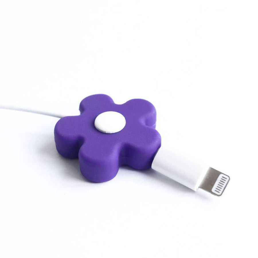 La-Petite-Epicerie-protege-cable-fleur-violette-et-blanche-informatique-Atelier-Kumo