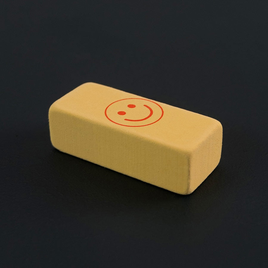 Le-Typographe-gomme-souple-naturelle-motif-imprime-jaune-smiley-Atelier-Kumo