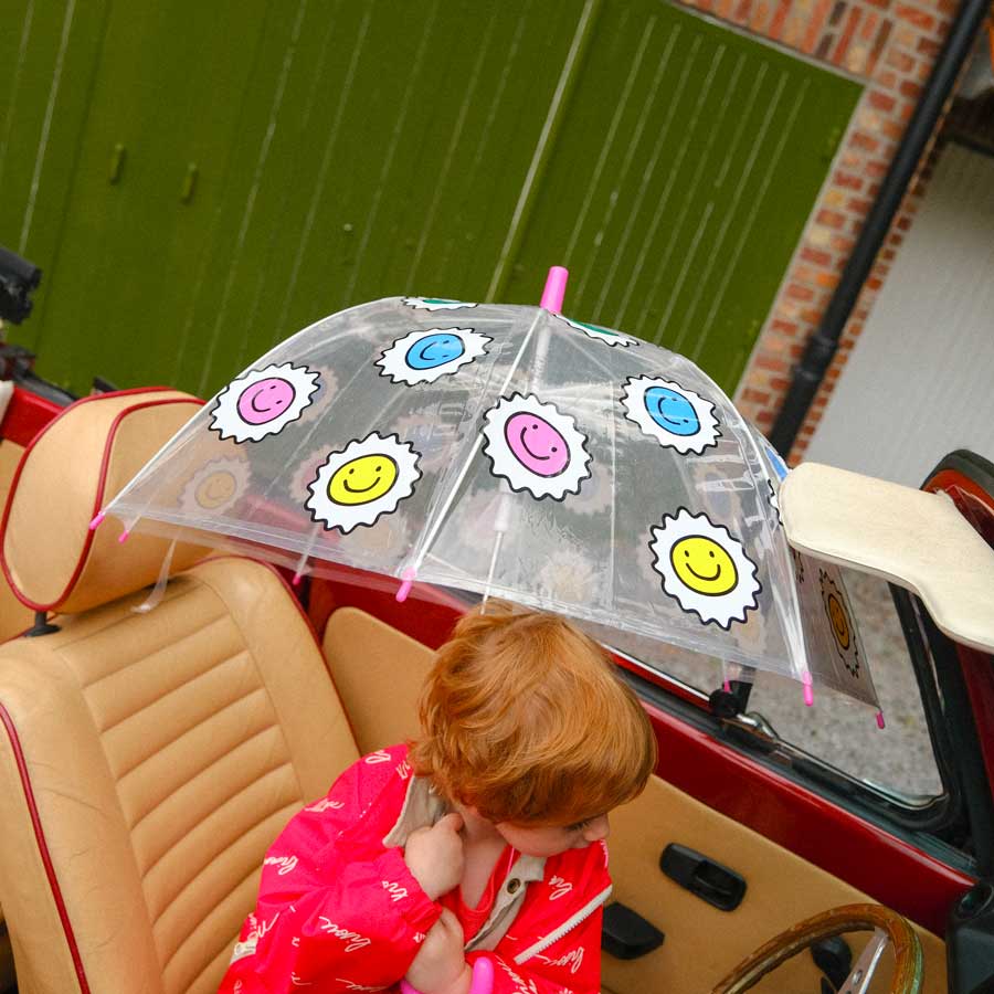 Mathilde-Cabanas-parapluie-smiley-enfant-pvc-transparent-Atelier-Kumo