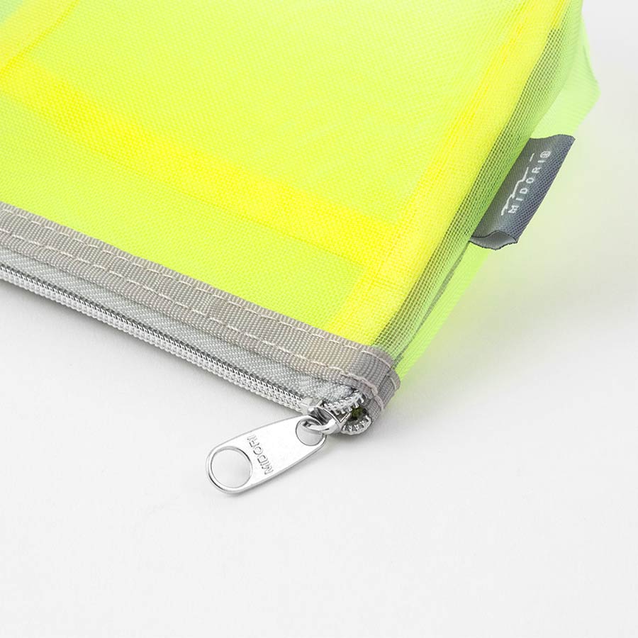 Midori-trousse-organisateur-en-filet-mesh-jaune-fluo-organisation-Atelier-Kumo