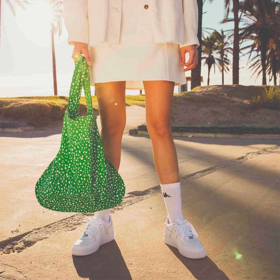 Notabag-sac-et-sac-a-dos-recycle-green-sprinkle-vert-paillette-eco-friendly-durable-format-poche-pliable-mode-Atelier-Kumo