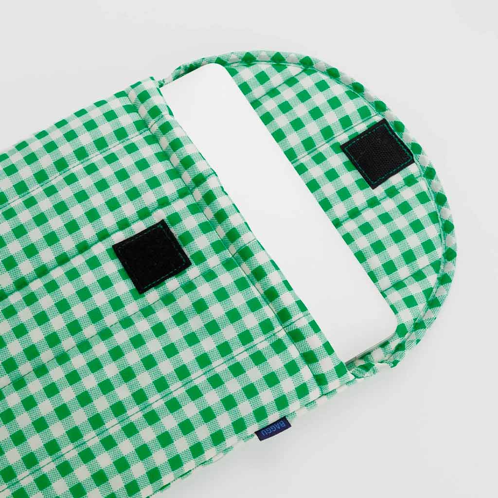 baggu-pochette-ordinateur-vichy-vert-1024-Atelier-Kumo